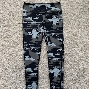 Womens camo Mono B leggings size Xl